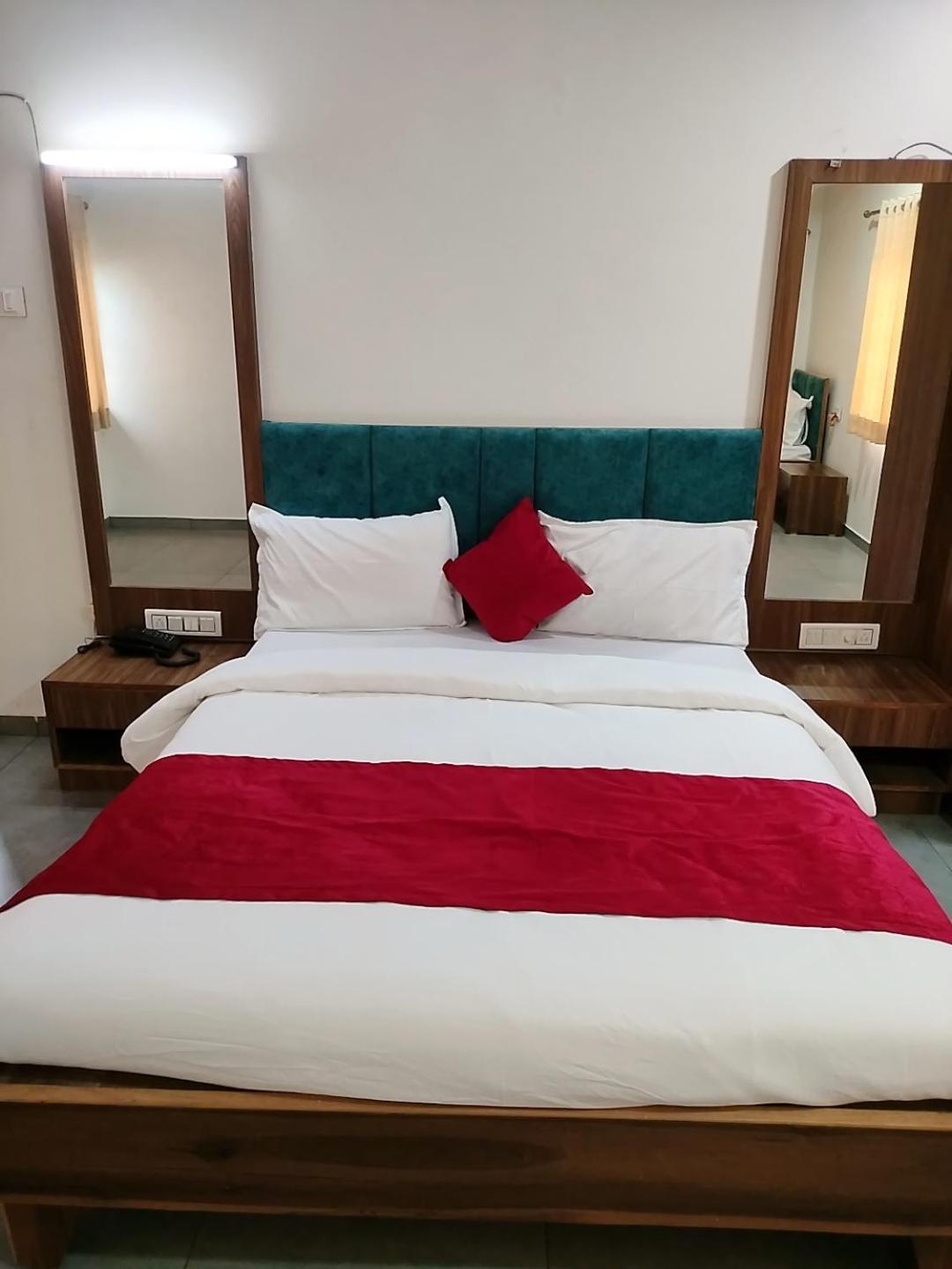Golden Resort Igatpuri Esterno foto